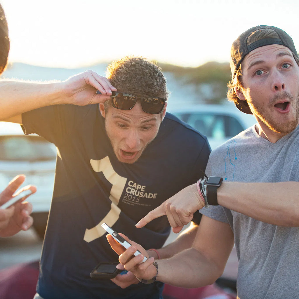 Kitesurfers looking at the Woo App